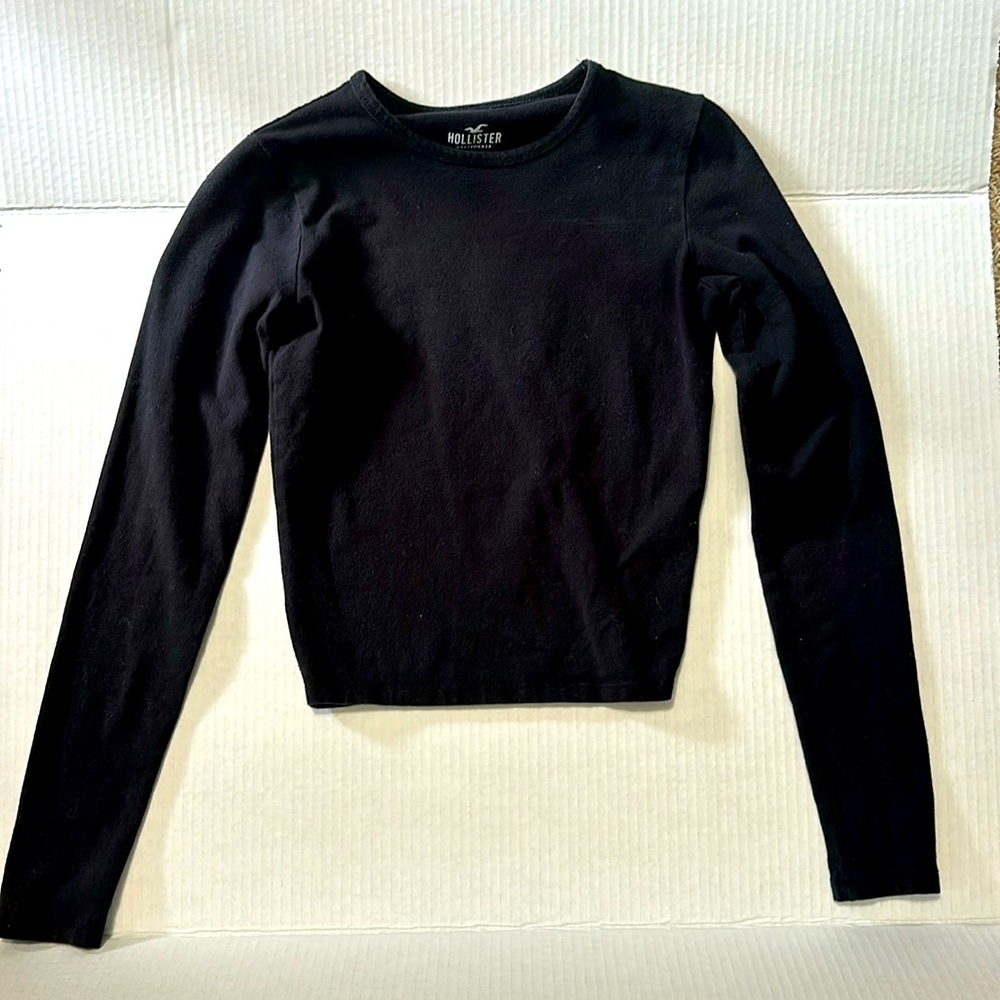 Hollister women’s cropped long sleeve (xs)
